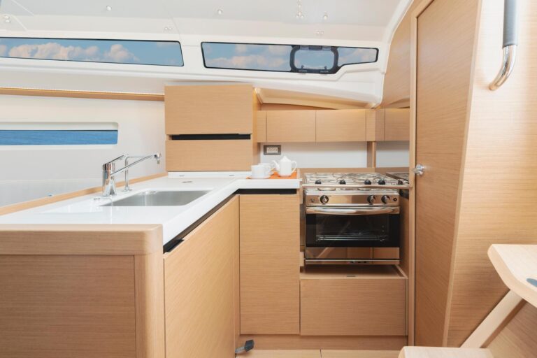 Sun Odyssey 350 3